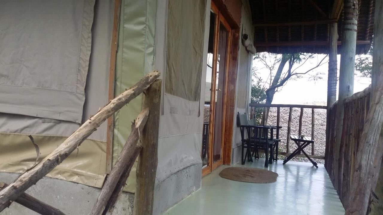 Maili Saba Camp Villa Nakuru Bagian luar foto