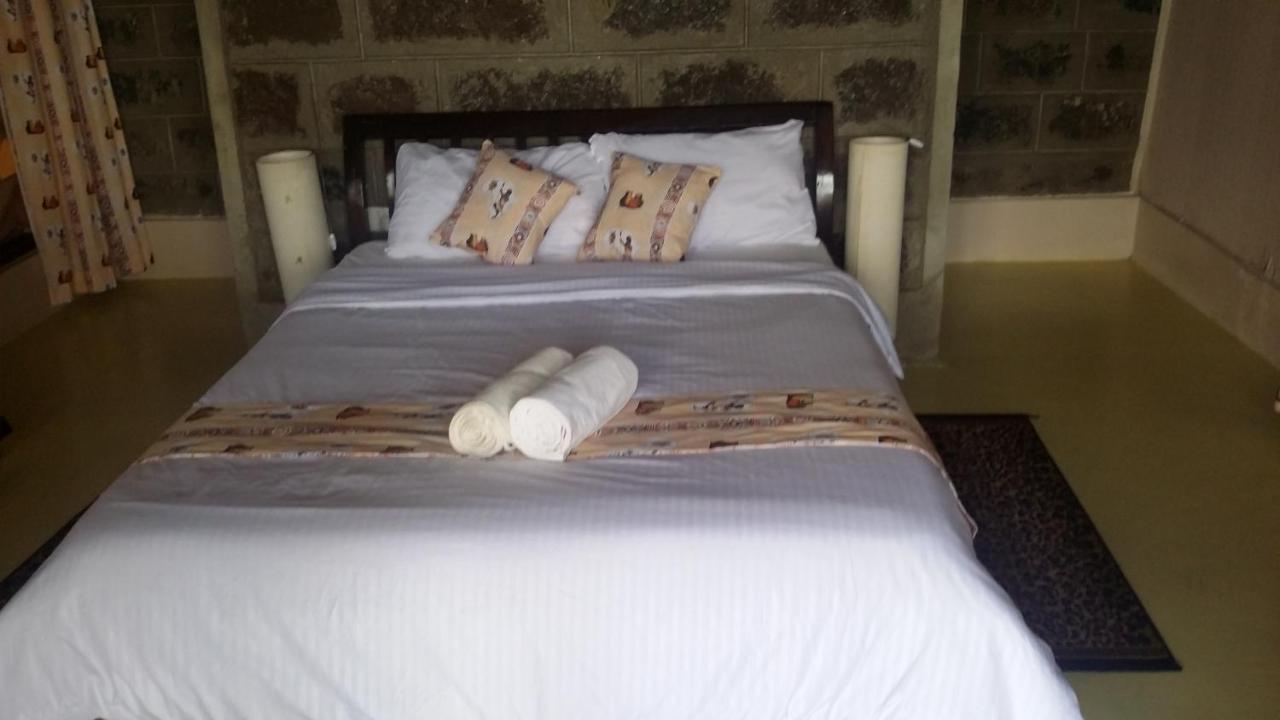 Maili Saba Camp Villa Nakuru Bagian luar foto