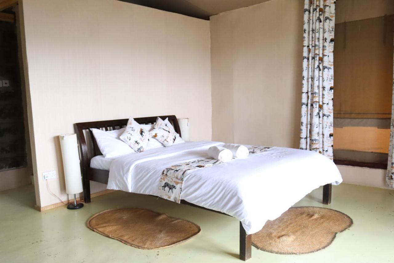 Maili Saba Camp Villa Nakuru Bagian luar foto