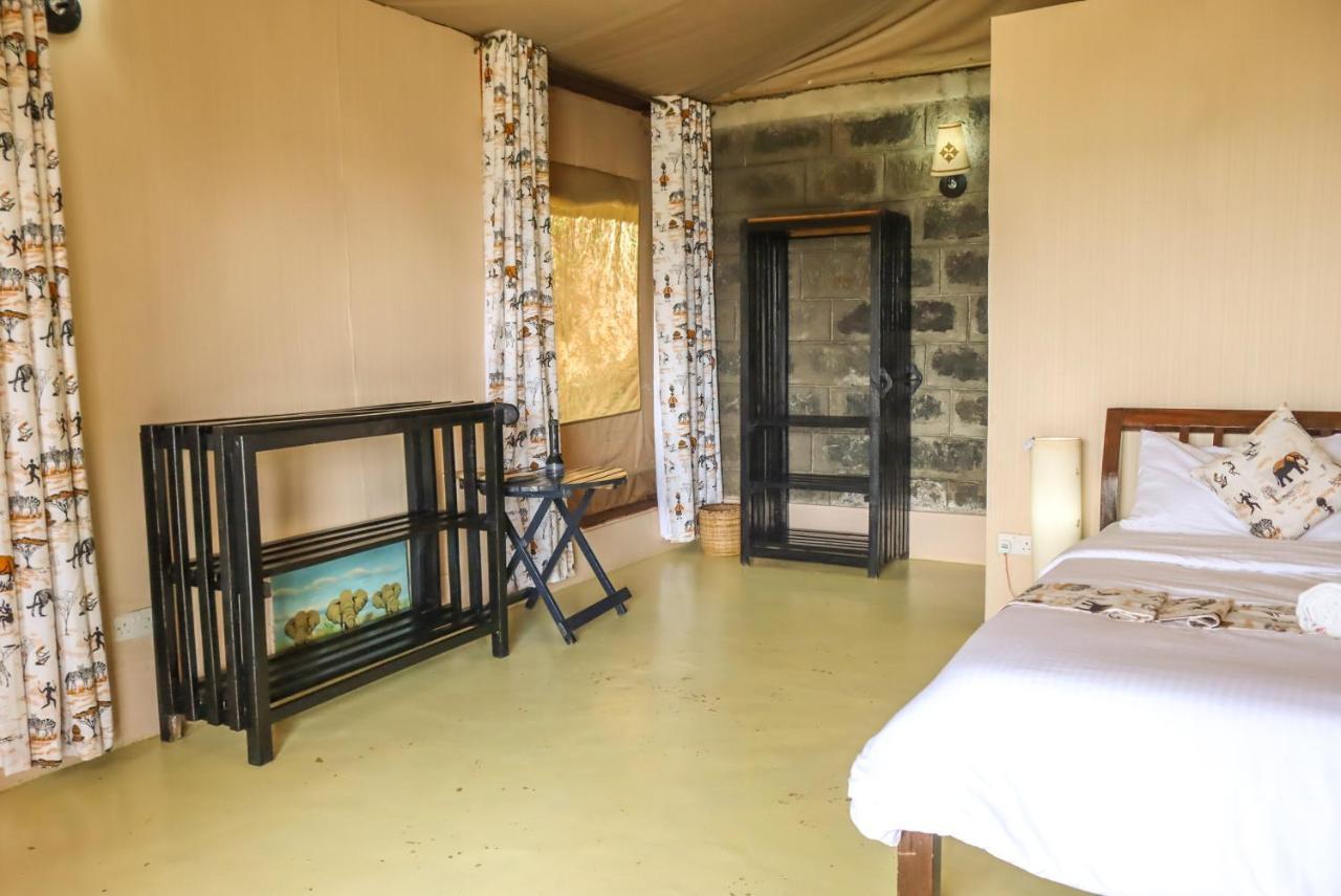 Maili Saba Camp Villa Nakuru Bagian luar foto