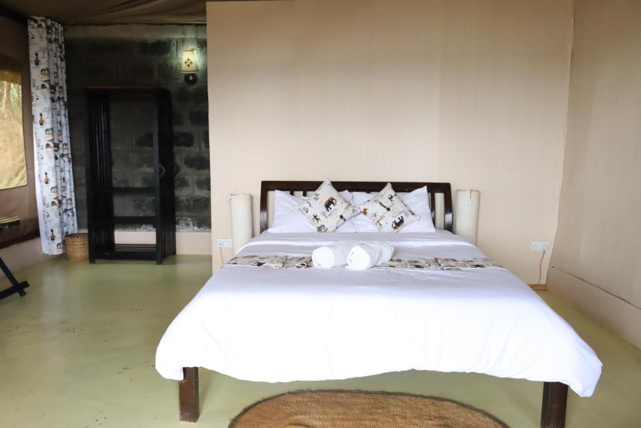 Maili Saba Camp Villa Nakuru Bagian luar foto